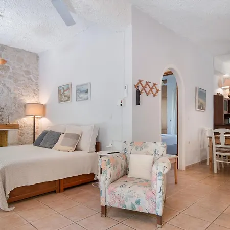 Ferienhaus Stone House In Katouna With Garden