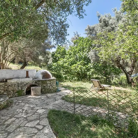 Stone House In Katouna With Garden Casa vacanze Lefkáda