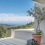 Holiday home Stone House In Katouna With Garden