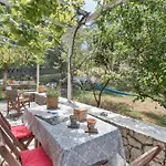 Holiday home Stone House In Katouna With Garden *