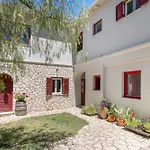 Holiday home Stone House In Katouna With Garden *