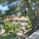Stone House In Katouna With Garden Holiday home *