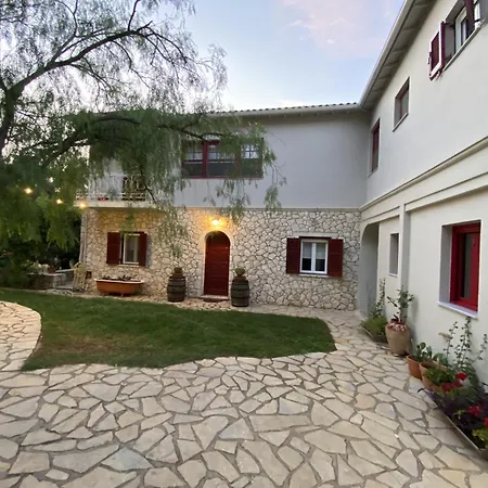Feriehus Stone House In Katouna With Garden