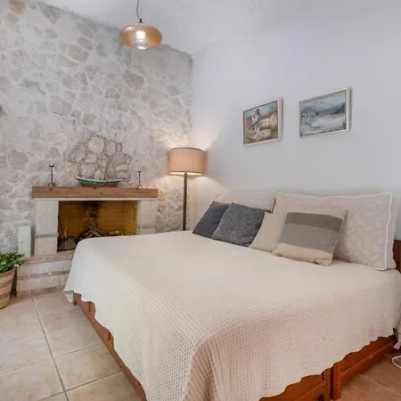 Stone House In Katouna With Garden Feriehus *