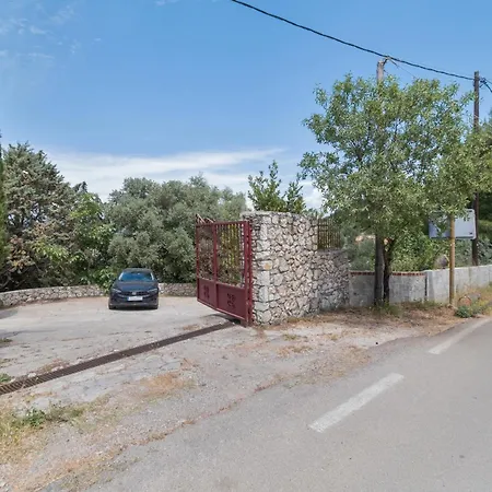 Feriehus Stone House In Katouna With Garden Lefkáda