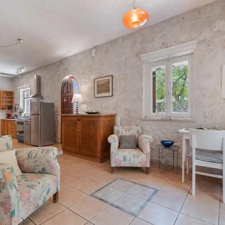 Feriehus Stone House In Katouna With Garden Lefkáda