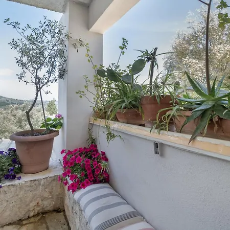 Stone House In Katouna With Garden Ferienhaus *