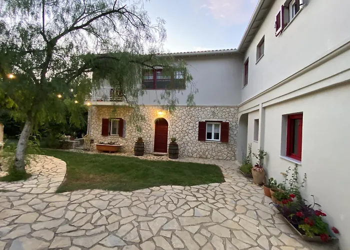 Hébergement de vacances Stone House In Katouna With Garden