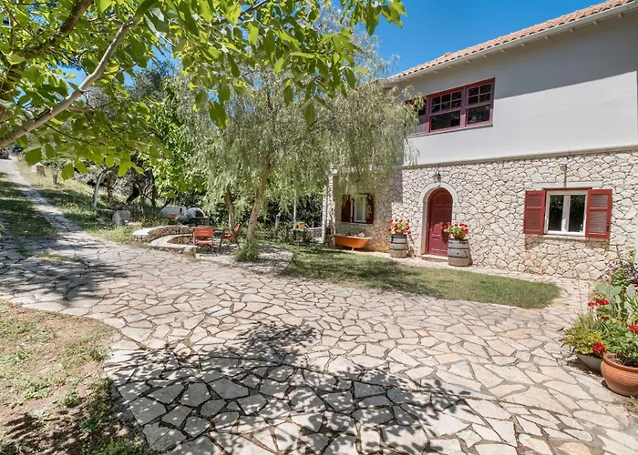 Hébergement de vacances Stone House In Katouna With Garden