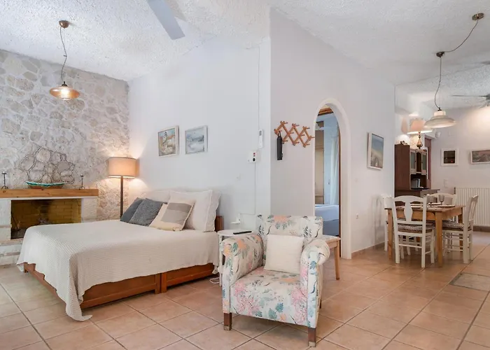 Hébergement de vacances Stone House In Katouna With Garden