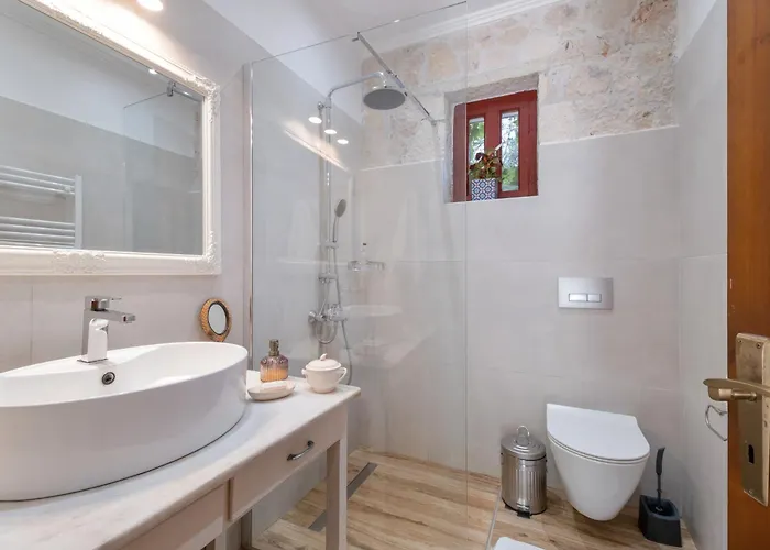 Stone House In Katouna With Garden Hébergement de vacances Lefkáda