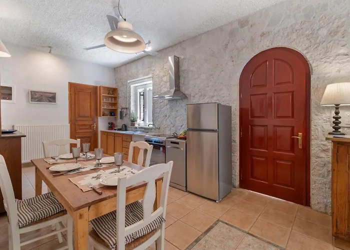 Stone House In Katouna With Garden