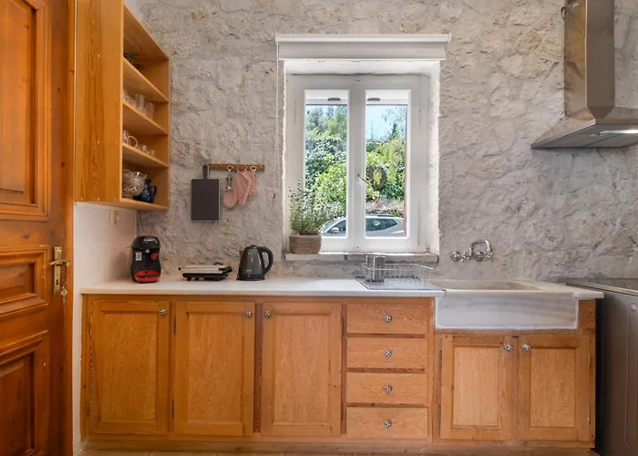 Stone House In Katouna With Garden Hébergement de vacances